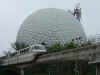 disney2_249_space_ship_eart_monorail2.jpg (37388 bytes)