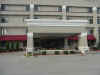 hotel_enter1.jpg (34412 bytes)
